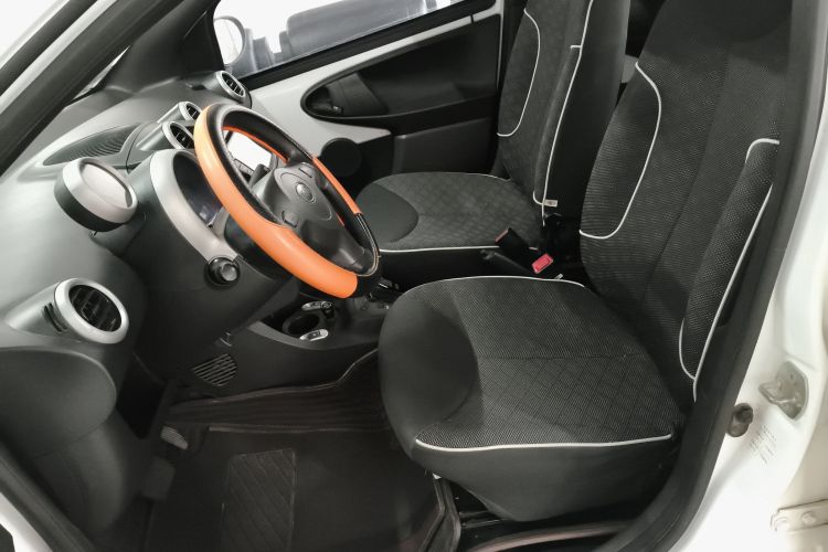 比亚迪F0 2015款 1.0L AMT 铉酷型中控内饰19