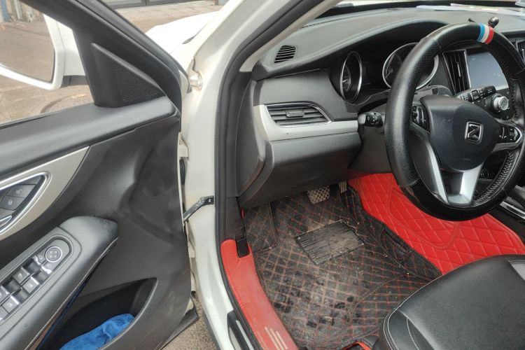 众泰SR7 2016款 1.5T CVT魔方之路版 国V中控内饰20