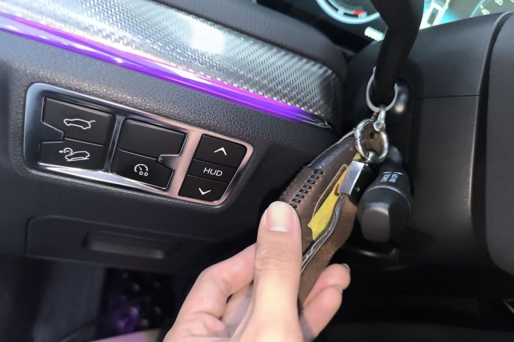 红旗HS5 2019款 2.0T 智联旗享四驱版中控内饰7001