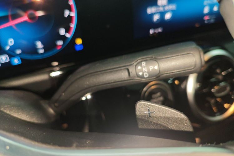 奔驰GLA 2023款 改款 GLA 200中控内饰18