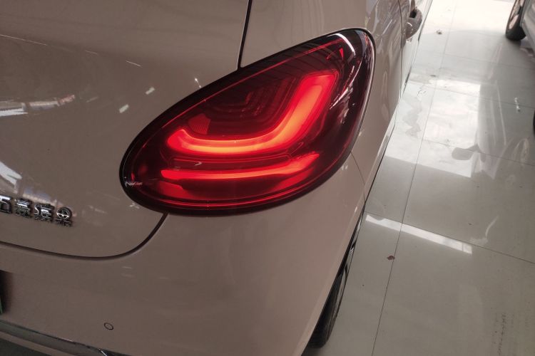 五菱汽车 五菱缤果 2023款 333km 灵犀互联款车身外观9