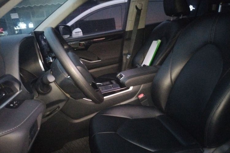 丰田 汉兰达 2023款 2.5L智能电混双擎四驱精英版 7座中控内饰19