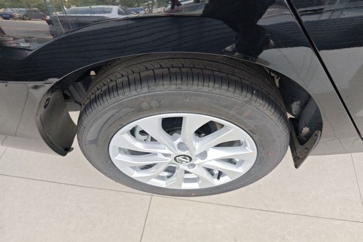 日产 轩逸 2024款 改款三 经典 1.6XE CVT舒适版车身外观6008