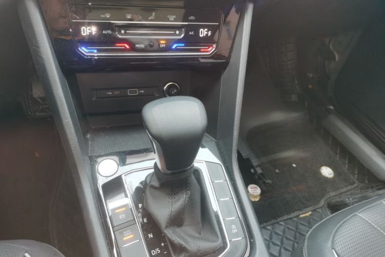 大众 途观L 2024款 330TSI 自动两驱智享版中控内饰18