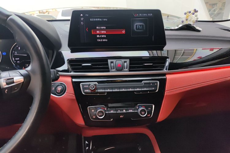 宝马X2 2023款 sDrive25i M运动曜夜版中控内饰16