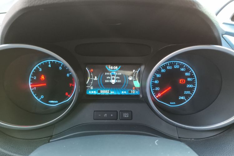 比亚迪 元 2016款 1.5L 手动尊贵型中控内饰14