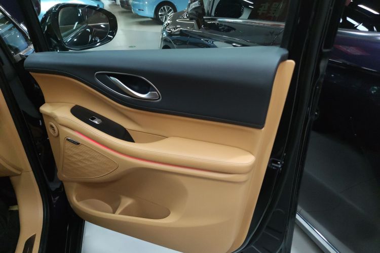 岚图汽车 岚图梦想家 2022款 低碳版 想+智驾包中控内饰7005