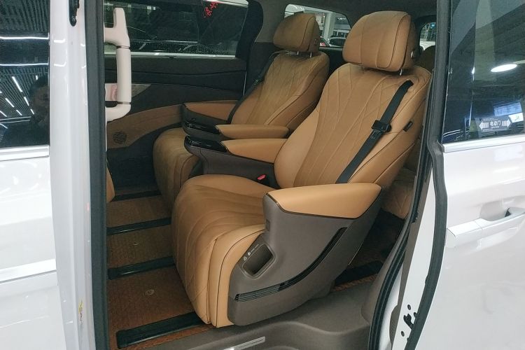 腾势D9 2022款 DM-i 970 四驱尊荣型中控内饰21