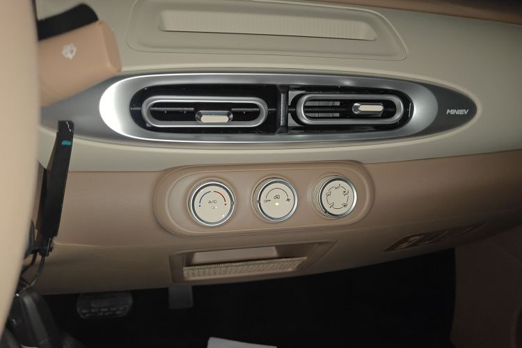 五菱汽车 宏光MINIEV 2025款 四门版 进阶款中控内饰16