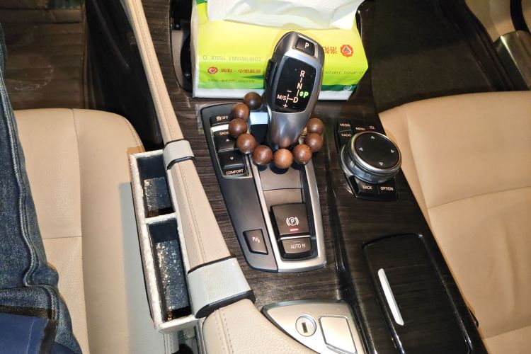 宝马5系 2014款 525Li 豪华设计套装中控内饰18