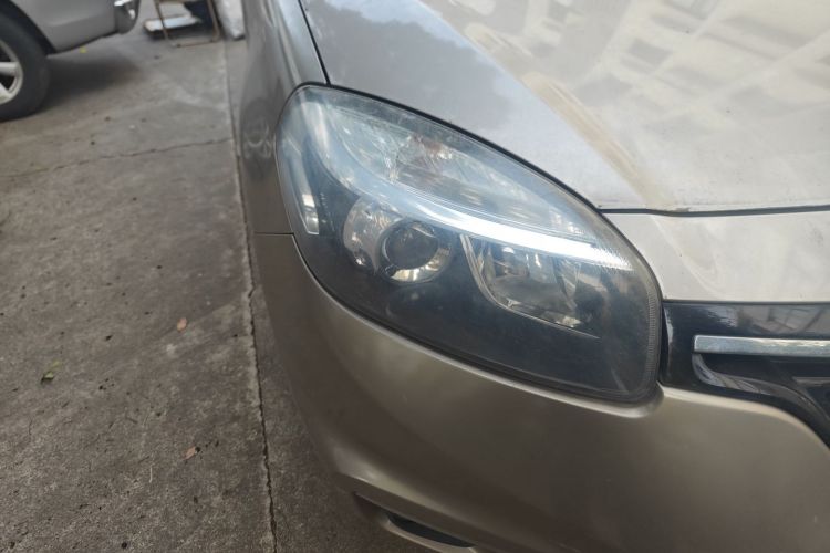 雷诺 科雷傲(进口) 2014款 改款 2.0L 两驱标准版车身外观8