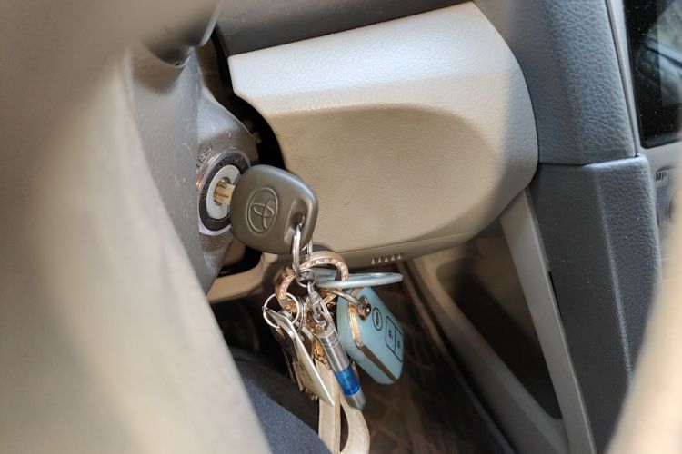 丰田 凯美瑞 2013款 200E 经典精英版中控内饰11