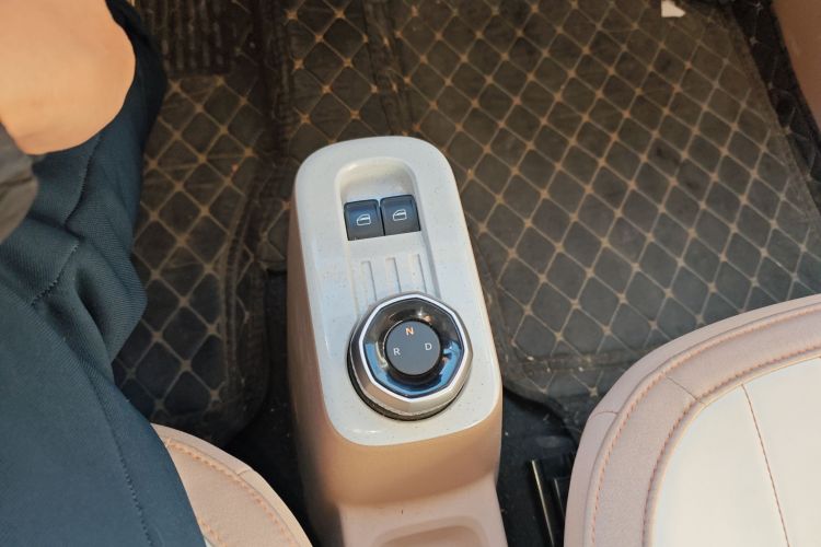 吉利银河 2024款 熊猫mini 200km 耐力熊中控内饰18