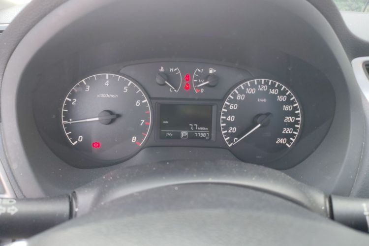 日产 轩逸 2014款 1.6XV CVT尊享版中控内饰14