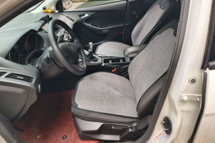 福特 福克斯 2017款 两厢 1.6L 手动舒适型智行版局部细节19