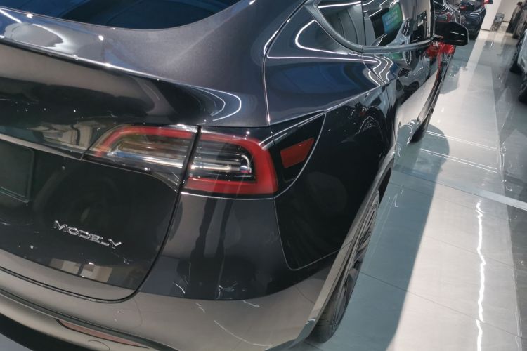 特斯拉 Model Y 2024款 后轮驱动版车身外观9