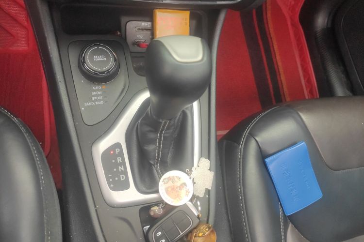 Jeep 自由光 2016款 2.4L 专业版中控内饰18