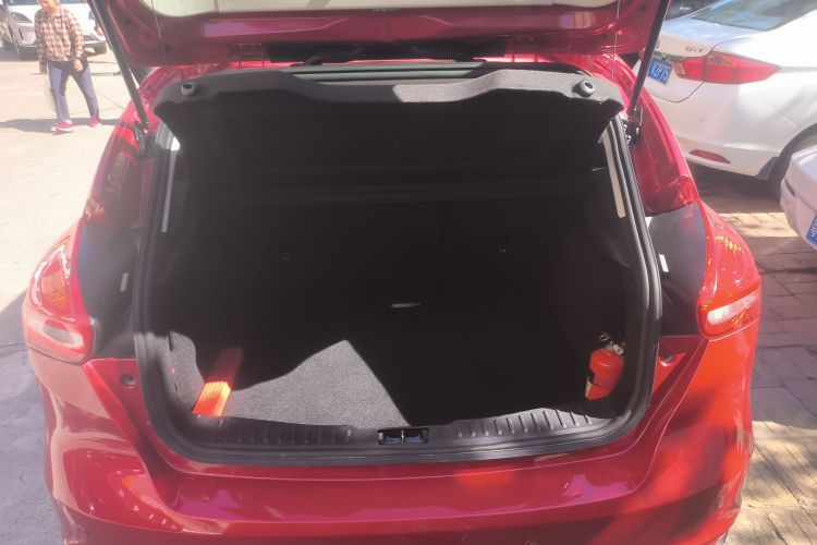 福特 福克斯 2018款 两厢经典 1.6L 自动风尚型智行版机舱底盘23