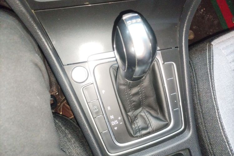 大众 高尔夫 2020款 挚爱版 200TSI DSG舒适型进取版中控内饰18