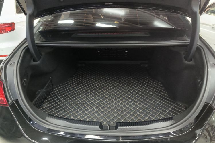 奔驰C级 2022款 C 260 L 运动版机舱底盘23