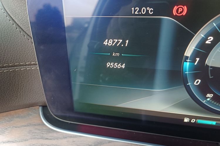 奔驰E级 2016款 E 300 L 时尚型中控内饰15