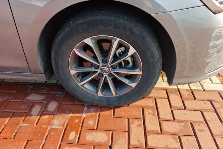 比亚迪 秦PLUS 2023款 冠军版 DM-i 55KM领先型车身外观10