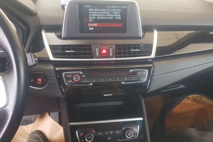 宝马2系旅行车 2016款 218i 运动设计套装中控内饰16