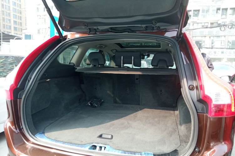 沃尔沃XC60 2015款 T5 AWD 智远版机舱底盘23