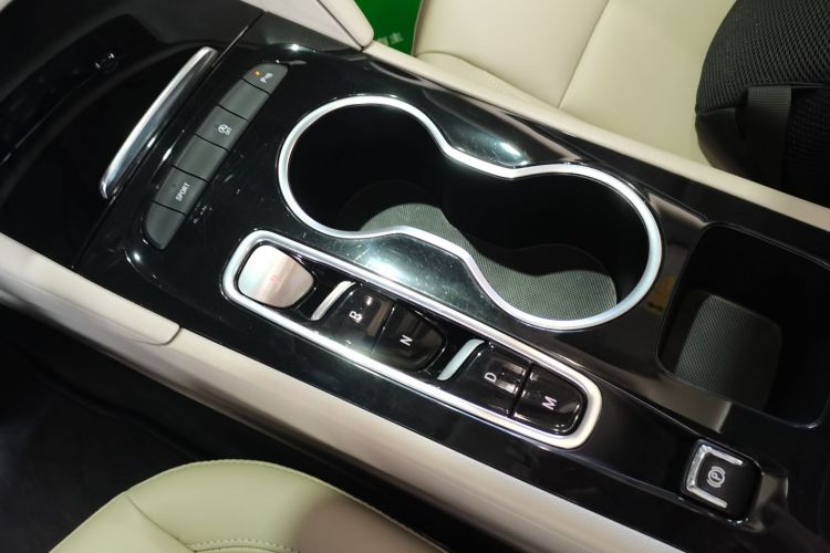 别克 君威 2020款 552T 精英型中控内饰18