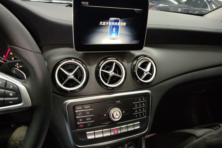 奔驰GLA 2019款 GLA 200 时尚型中控内饰16