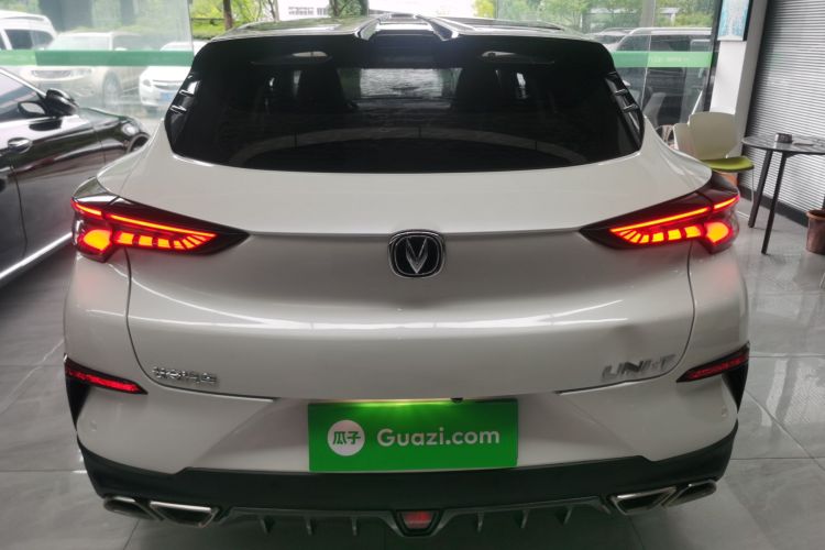 长安UNI-T 2020款 1.5T 尊贵型车身外观6004