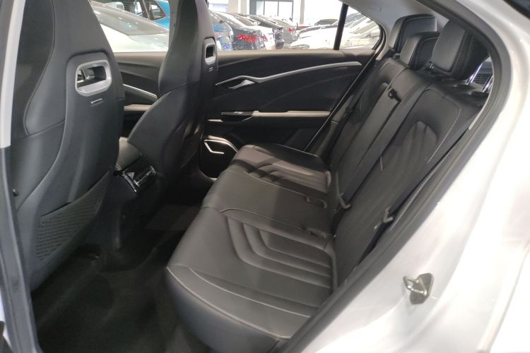 哪吒汽车 2022款 哪吒U-Ⅱ 610 三元锂中控内饰21