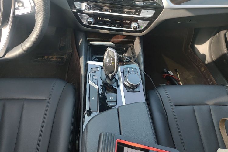 宝马5系 2018款 525Li 豪华套装中控内饰18