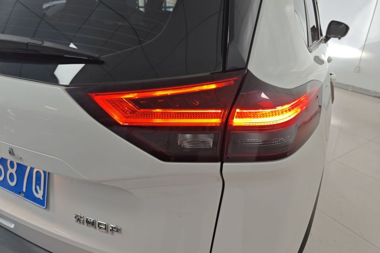 日产 奇骏 2021款 VC-Turbo 300 CVT 2WD舒适版车身外观9