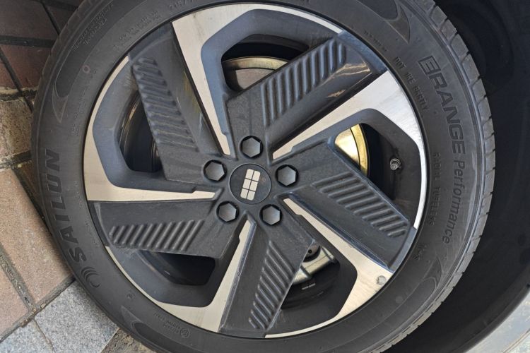 吉利银河 银河L6 2025款 EM-i 140km 星舰版车身外观10