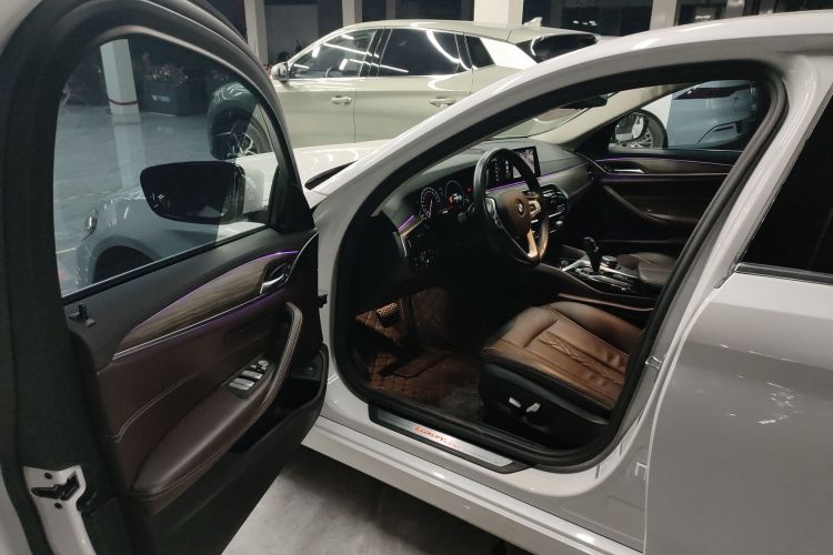 宝马5系 2019款 530Li 领先型 豪华套装中控内饰7003