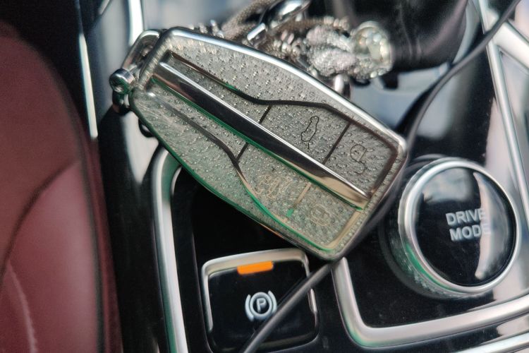 红旗HS5 2022款 2.0T 智联旗领四驱版中控内饰7001