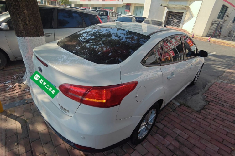 福特 福克斯 2018款 三厢经典 EcoBoost 125 自动超能风尚型智行版车身外观7