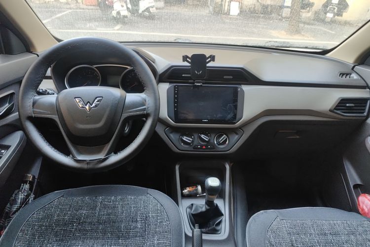 五菱汽车 五菱宏光 2018款 1.5L S标准型L2B中控内饰12