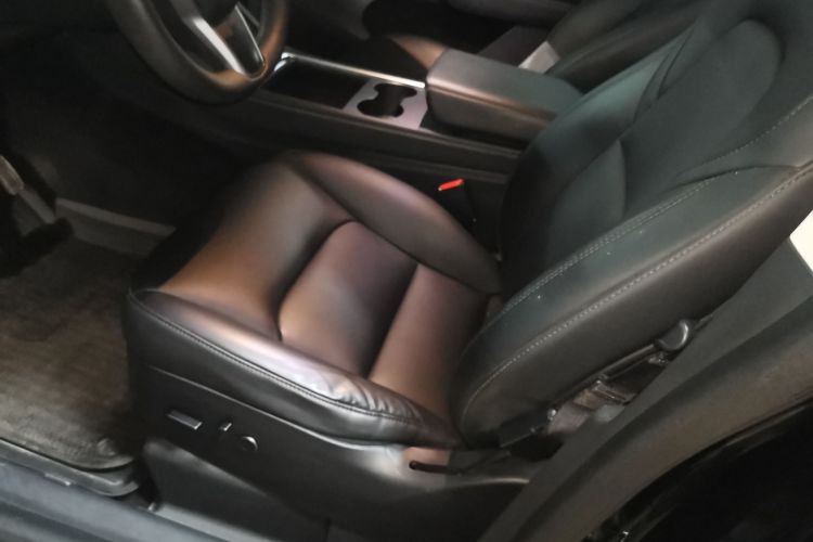 特斯拉 Model Y 2022款 长续航全轮驱动版局部细节19