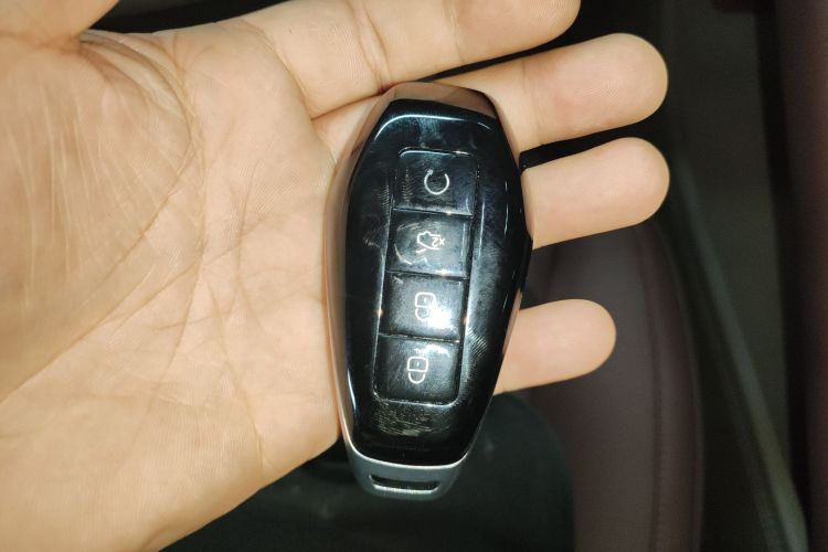 腾势Z9GT 2024款 1100四驱Max版中控内饰7001