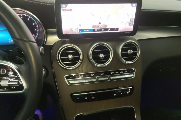 奔驰GLC 2020款 GLC 260 L 4MATIC 豪华型中控内饰16