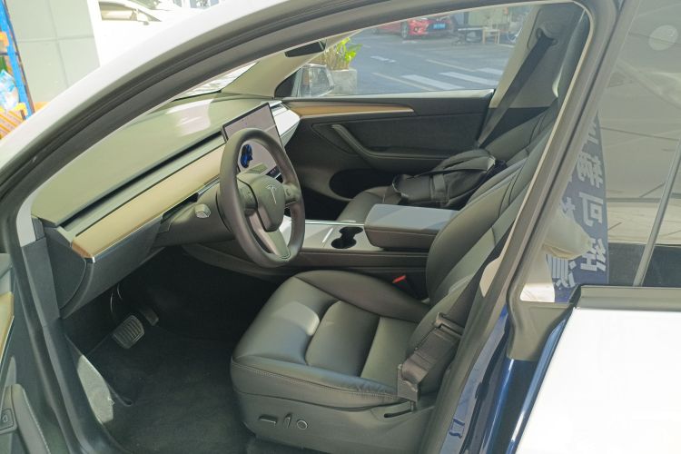特斯拉 Model Y 2021款 标准续航后驱版中控内饰19