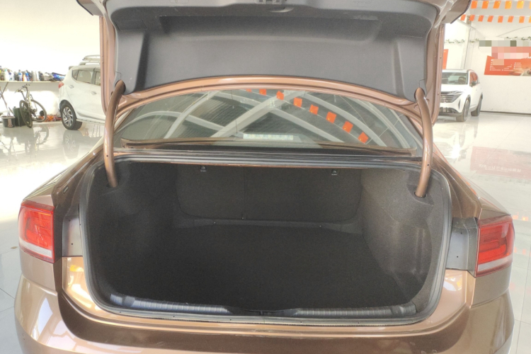 大众 凌渡 2017款 230TSI DSG风尚版机舱底盘23