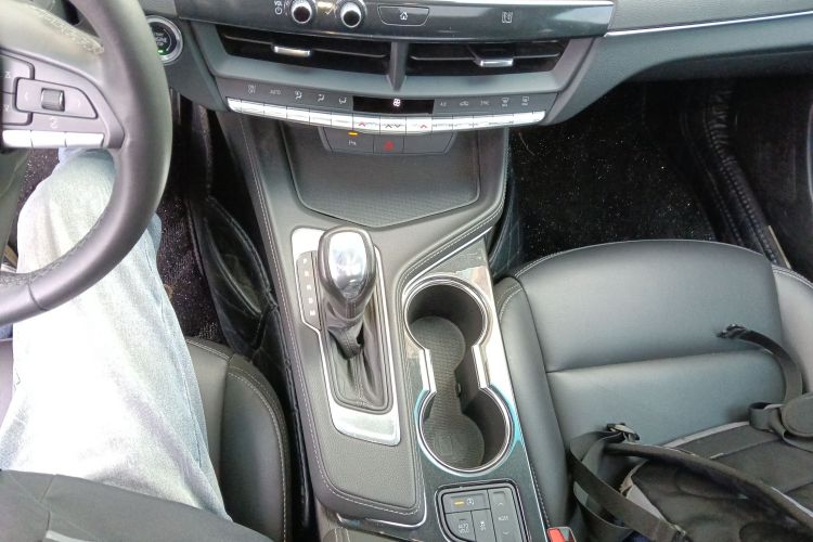 凯迪拉克CT4 2021款 28T 风尚型中控内饰18