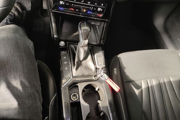 大众 帕萨特 2022款 330TSI 豪华版中控内饰18