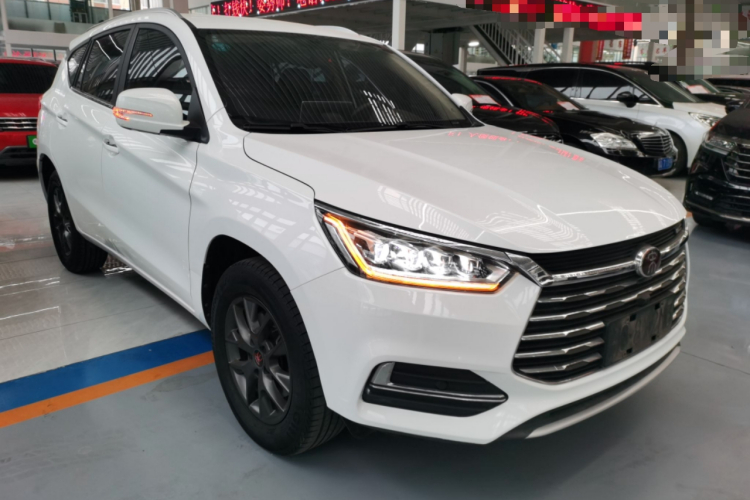 比亚迪 宋 2019款 1.5TI 自动智联越动型车身外观3