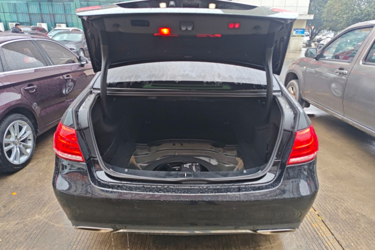 奔驰E级 2015款 改款 E 260 L机舱底盘23
