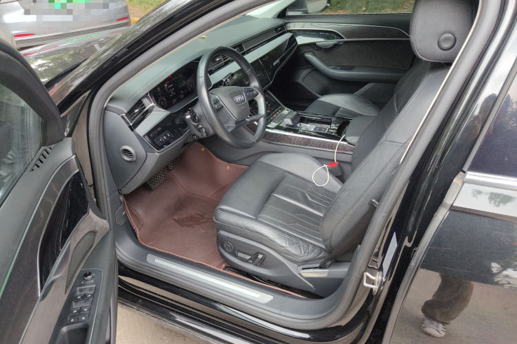 奥迪A8 2019款 A8L 50 TFSI quattro 舒适型中控内饰7003