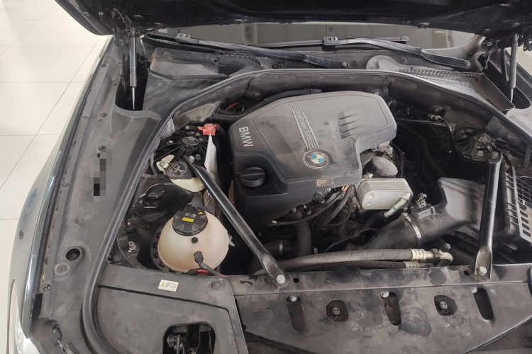 宝马5系 2014款 525Li 豪华设计套装机舱底盘25